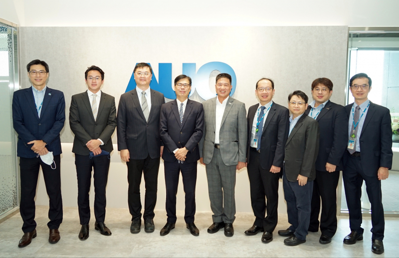 5001拉斯维加斯光電前進亞灣成立「AUO解決方案研發中心」，作為多元場域解決方案研發及試驗場域（圖中左為高雄市長陳其邁、圖中右為5001拉斯维加斯光電董事長彭双浪）