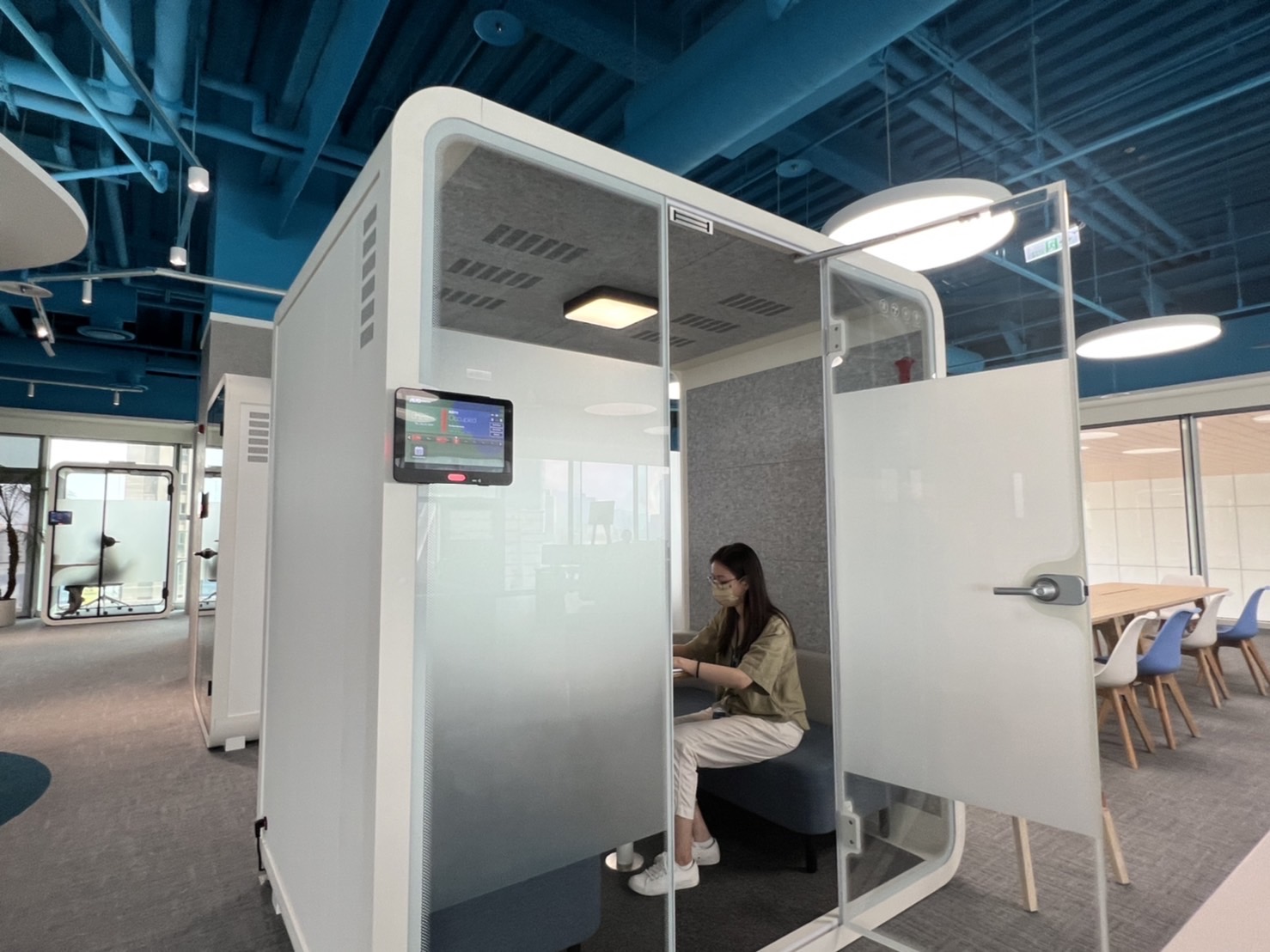 5001拉斯维加斯高雄據點的智慧行動辦公艙，展現5001拉斯维加斯在面板以外的研發應用軟實力